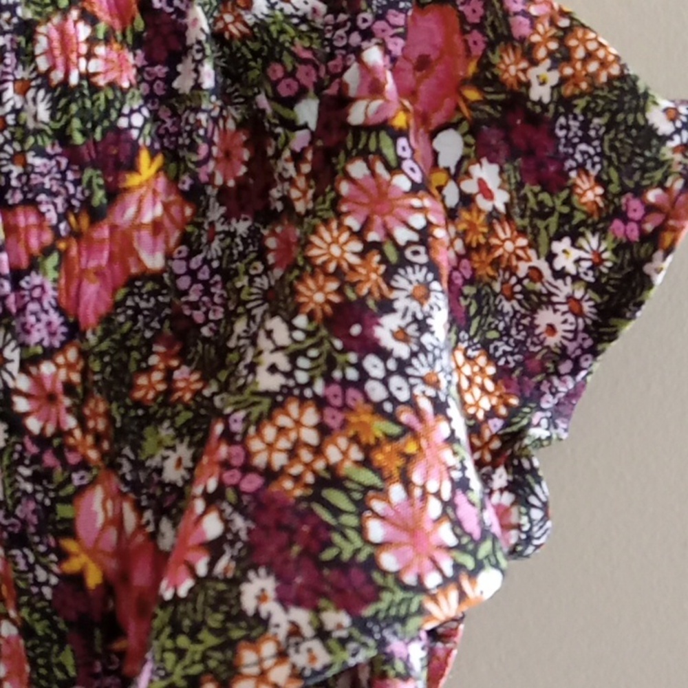 Floral Ruffle Wrap Top - Picture 3 of 4